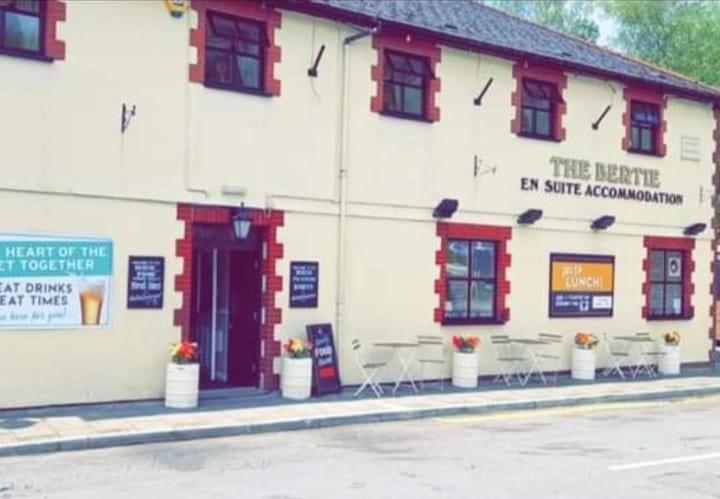 Bertie Pontypridd Otel Trehafod Dış mekan fotoğraf